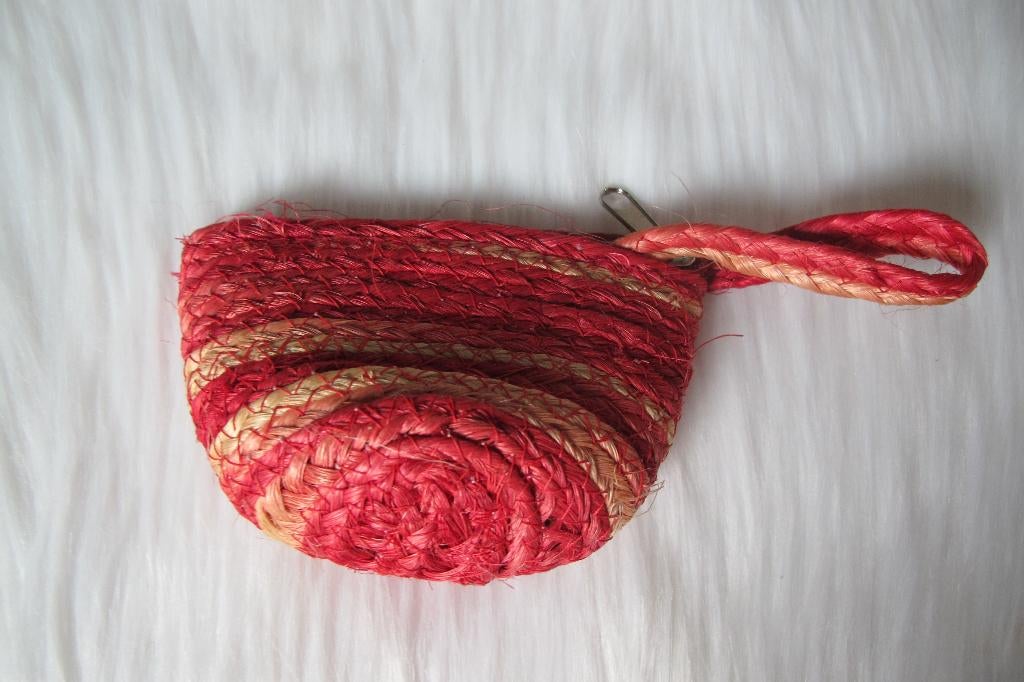 Straw coins purse, Ophalen of Verzenden, Gebruikt, Rood
