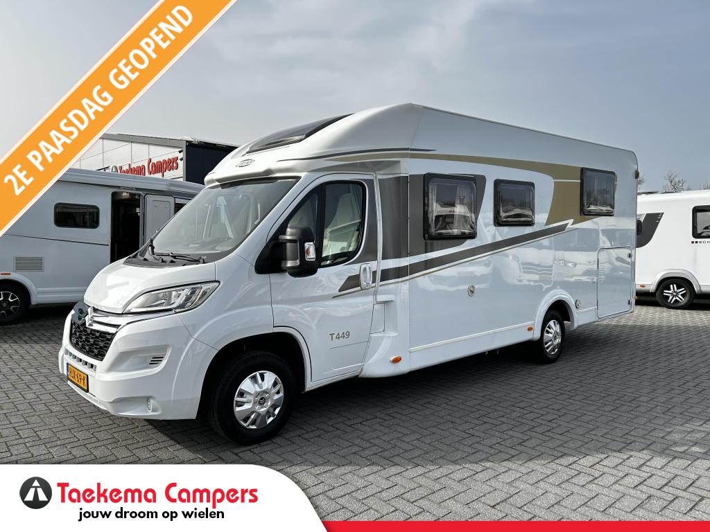 Carado T449 Queensbed/Euro-6/Hefbed/2018/2x Airco/28.000km!, Caravans en Kamperen, Campers, 7 tot 8 meter, Bedrijf, Carado, Tot en met 4