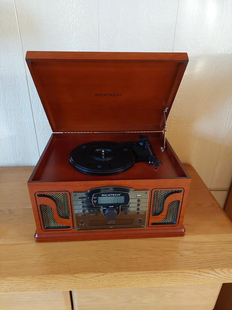 Ricatech Radio CD Cassette Platenspeler Z.G.A.N., Ophalen, Zo goed als nieuw, Tuner of Radio, Overige merken