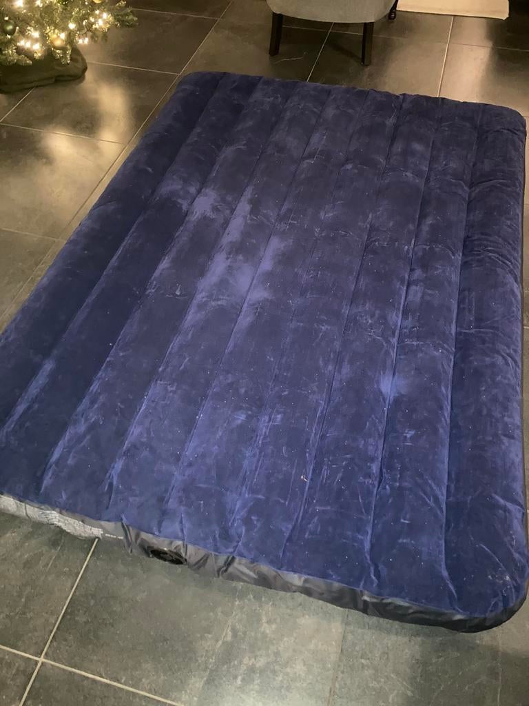 Luchtbed 2 personen met losse pomp, Ophalen, Zo goed als nieuw, 2-persoons