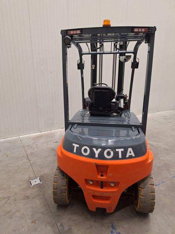 TOYOTA 8FBMT45, Meer dan 4000 kg, Elektrisch, Heftruck, TOYOTA