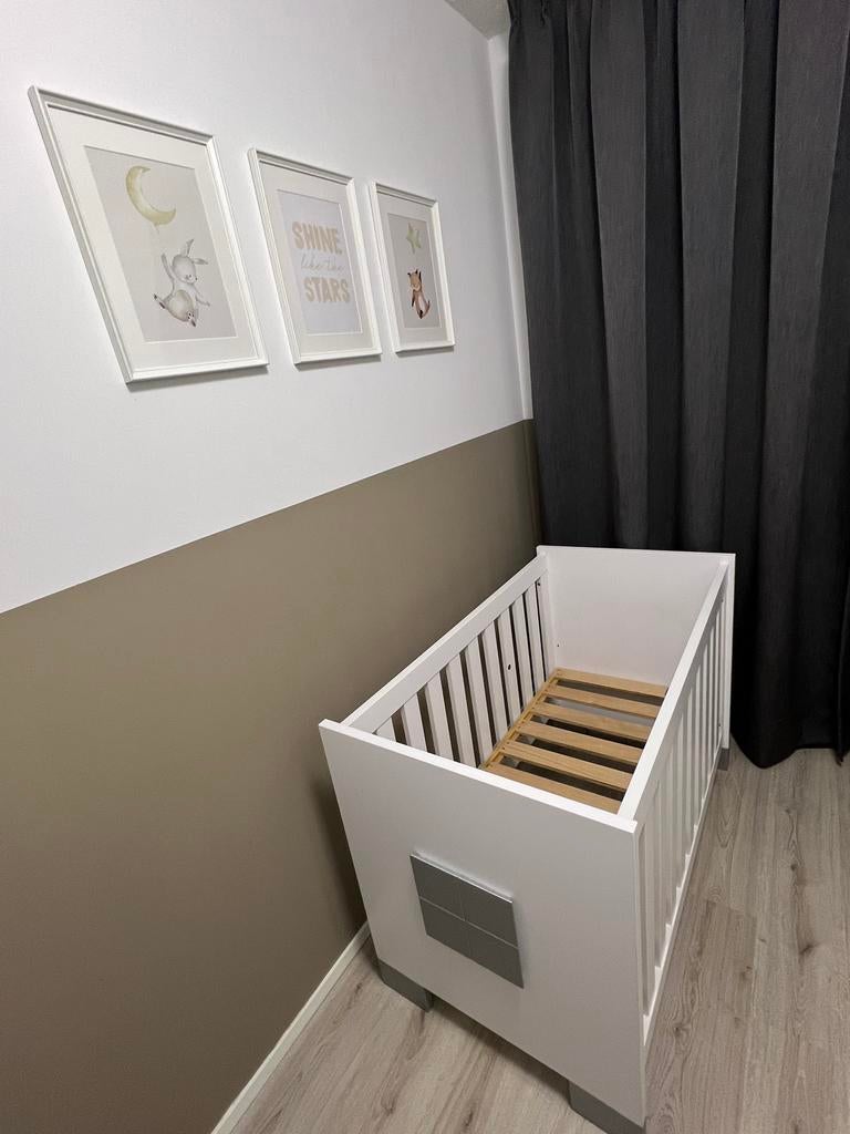 Babykamer set: ledikant, kledingkast, commode en badje, Kinderen en Baby's, Kinderkamer | Complete kinderkamers, Ophalen, Gebruikt