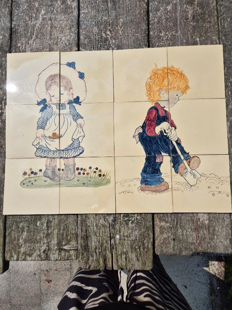 Tegelpaneel jongen en meisje 2x6 tegels +rand losse tegels, Ophalen, Zo goed als nieuw