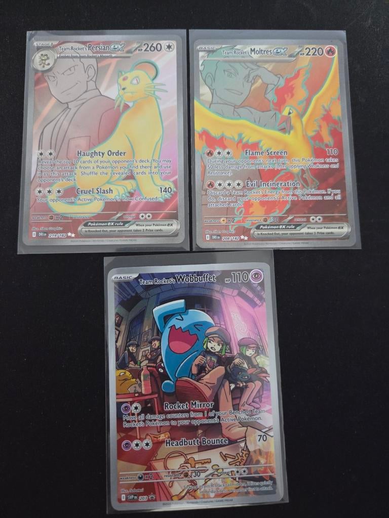 Team Rocket's Wobbuffet & Moltres & Persian, Hobby en Vrije tijd, Verzamelkaartspellen | Pokémon, Ophalen of Verzenden, Nieuw