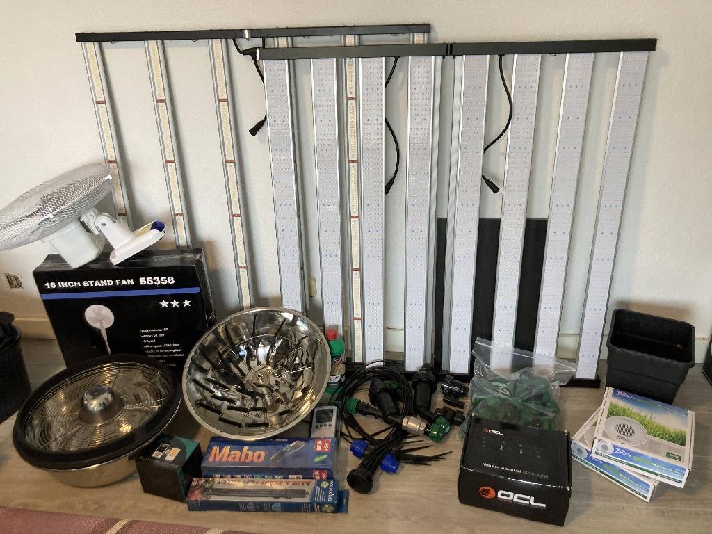 Kweekspullen, Led lampen, Softbox, Irrigatie, Etc, Ophalen, Gebruikt