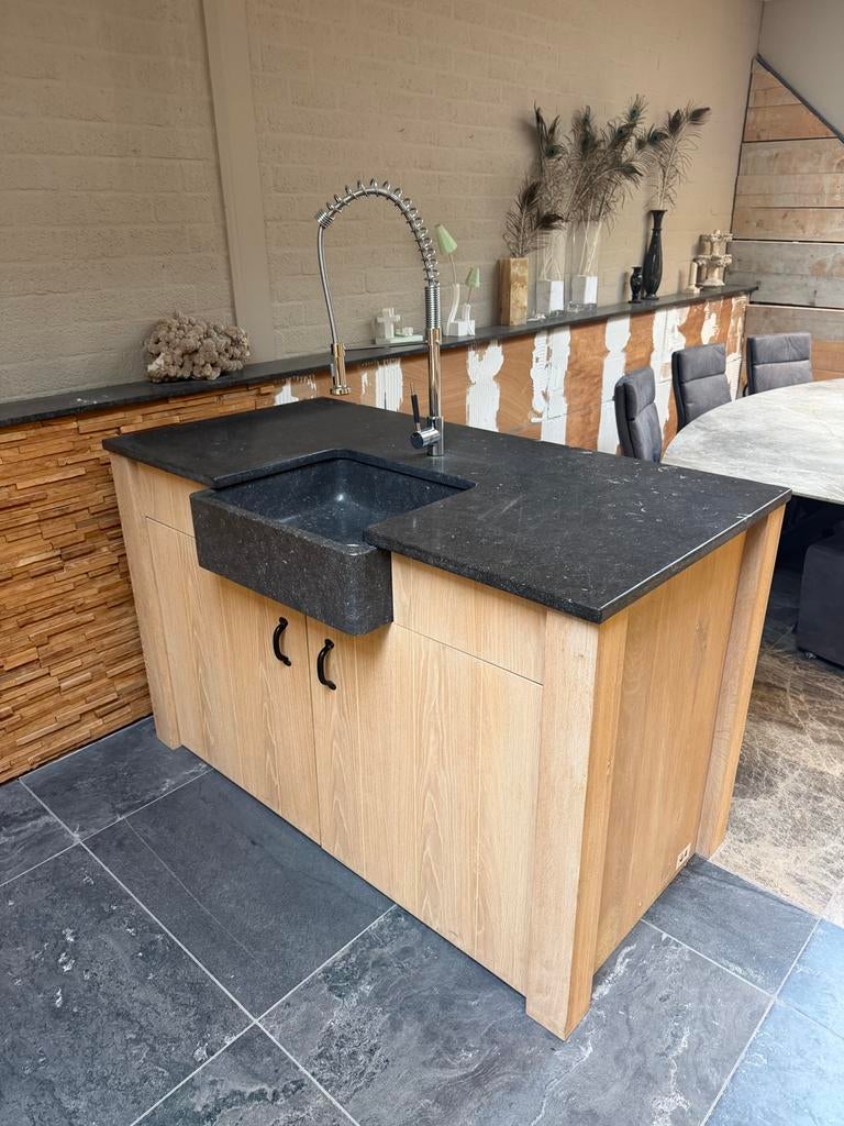 Eikenhouten kookeiland met Belgisch hardsteen werkblad, Ophalen, Overige kleuren, Overige typen, Graniet of Steen