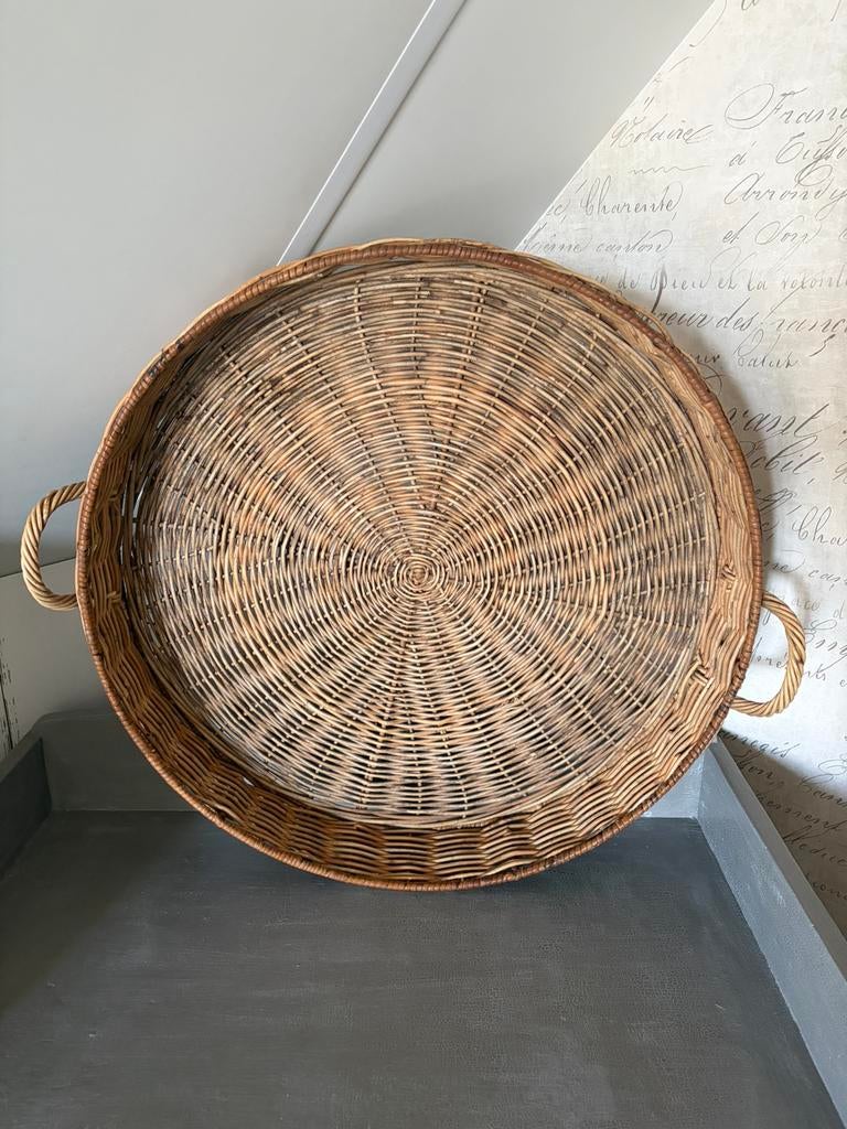 Rotan tray/ dienblad van Riviera Maison, Huis en Inrichting, Woonaccessoires | Schalen en Manden, Ophalen, Mand, Rond, Zo goed als nieuw