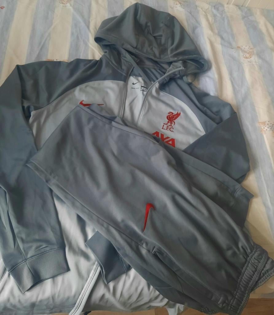 Liverpool FC Trainingspak - Grijs/Wit maat M, Maat 48/50 (M), Nike, Ophalen of Verzenden, Zo goed als nieuw