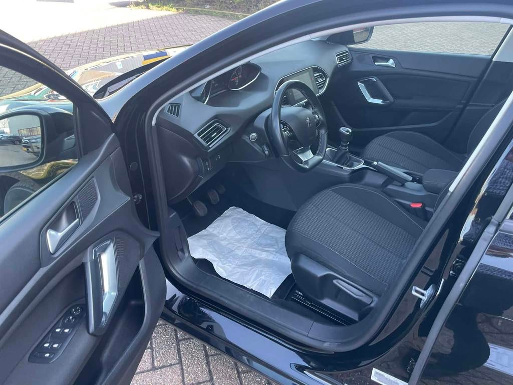 Peugeot 308 SW 1.2 PureTech Blue Lease Executive, Voorwielaandrijving, Gebruikt, Euro 6, 1199 cc