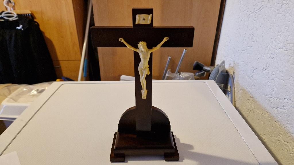 oud houten kruisbeeld staand, Antiek en Kunst, Antiek | Religie, Ophalen of Verzenden