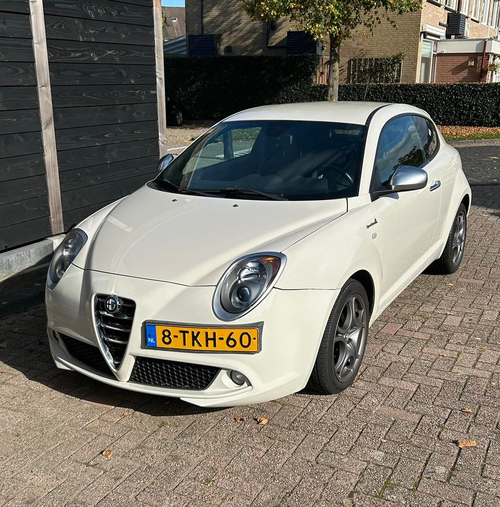 Alfa Romeo MiTo 0.9 T /105PK/DISTINCTIVE/FACELIFT/NIEUWE APK, Auto's, Alfa Romeo, Voorwielaandrijving, Stof, Zwart, Metallic lak