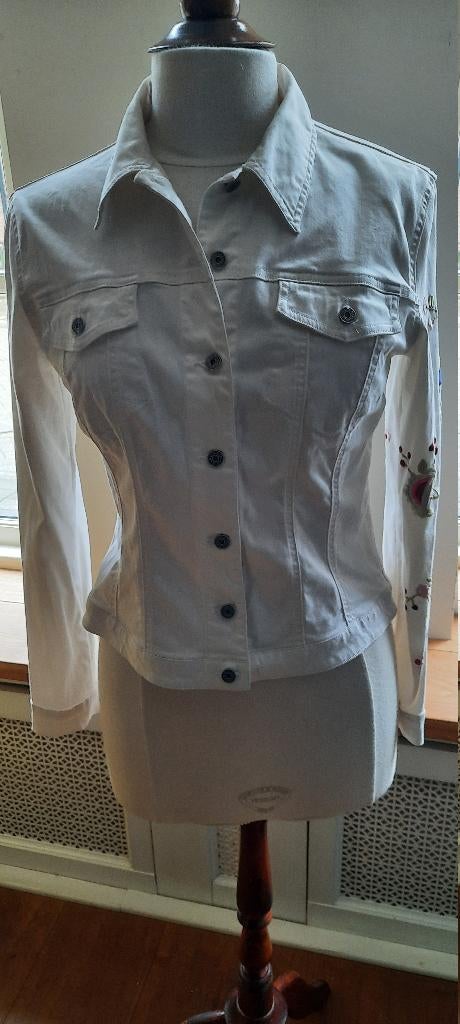 dames kort jasje, merk Krizia, maat 36, Ophalen of Verzenden, Gedragen, Maat 36 (S), Wit