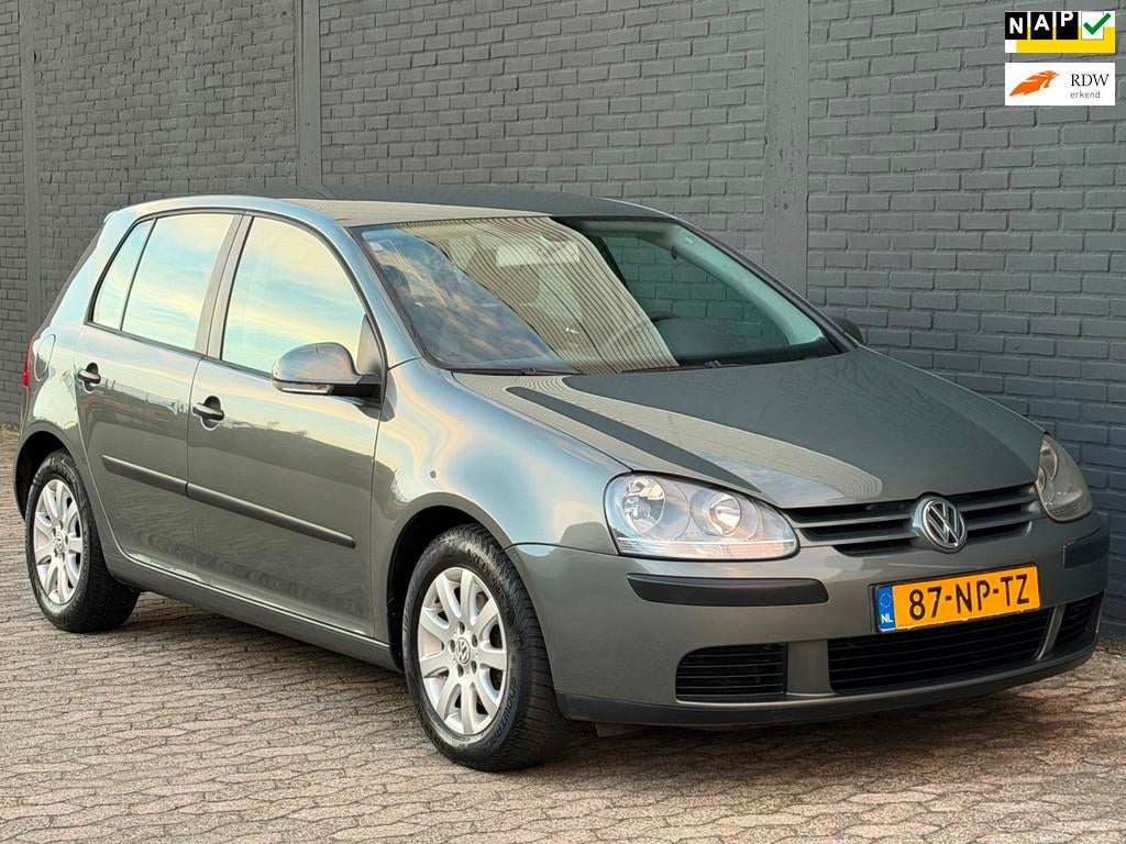 Volkswagen Golf 1.6 FSI Comfortline AIRCO CRUISE Nw APK, Voorwielaandrijving, Gebruikt, 4 cilinders, Metallic lak