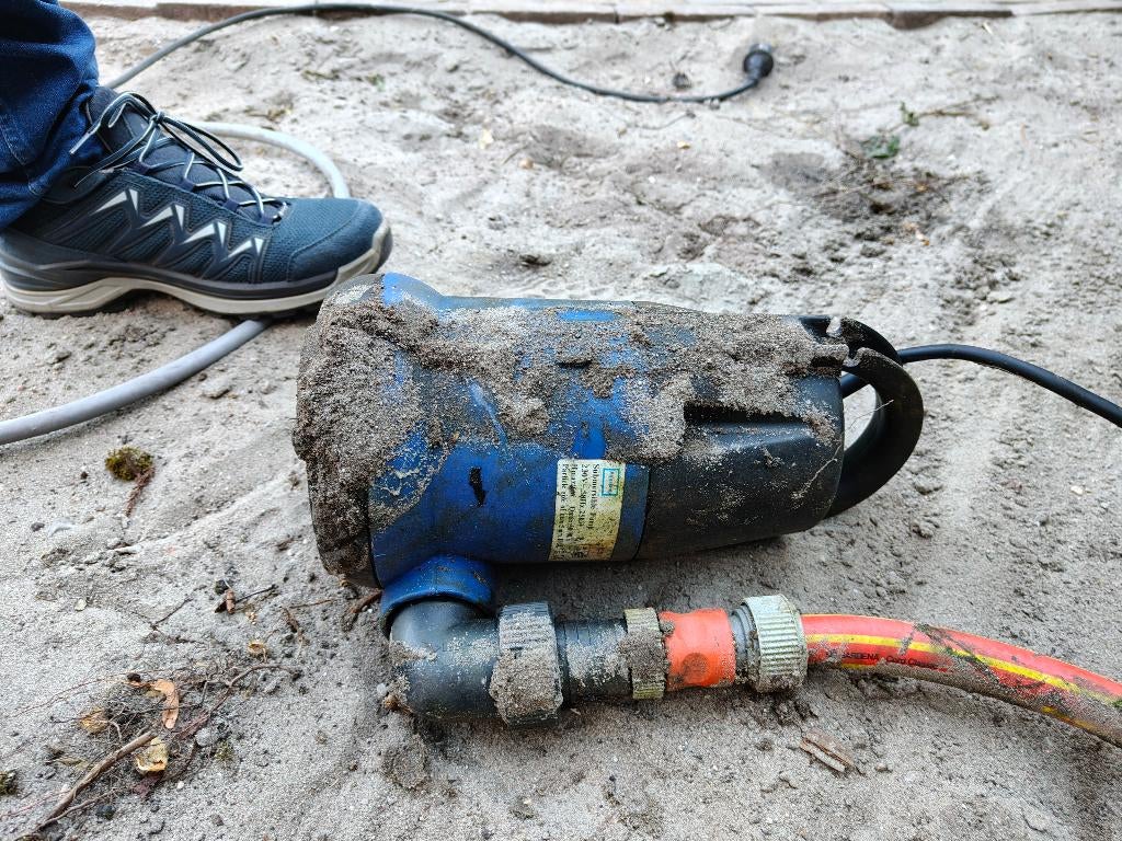 regentonnen met dompelpomp, Ophalen, Gebruikt, Elektrisch, Dompelpomp