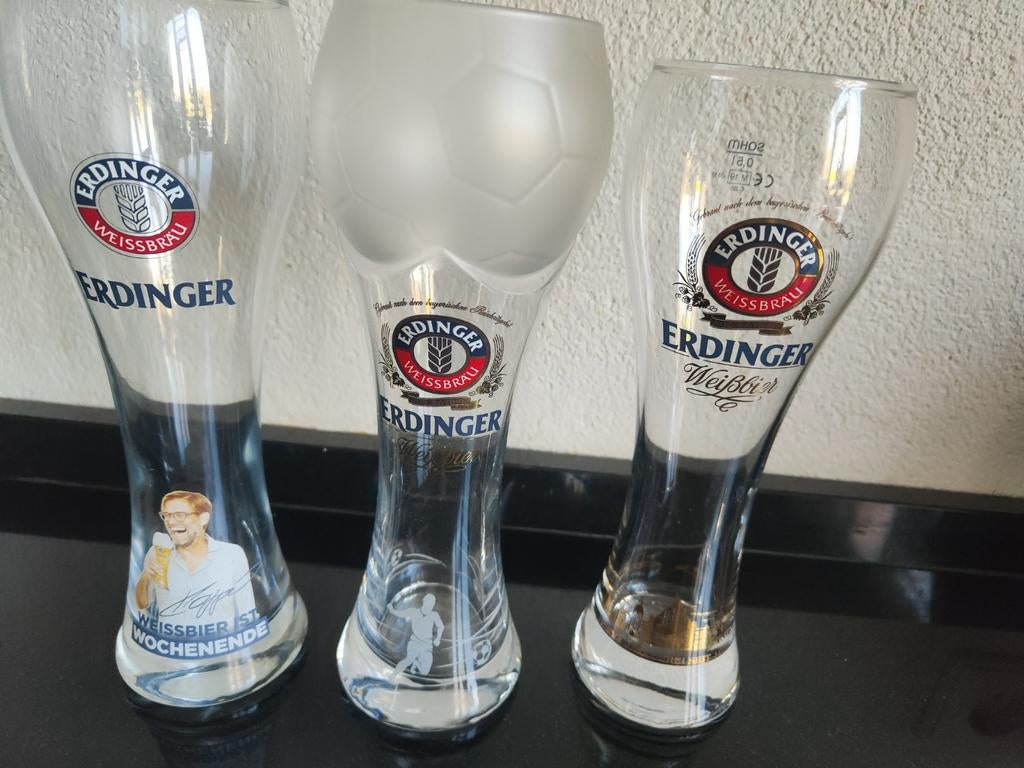 3 verschillende Erdinger bierglazen  0.5 L voetbal- goudrand, Verzamelen, Ophalen of Verzenden, Zo goed als nieuw, Glas of Glazen
