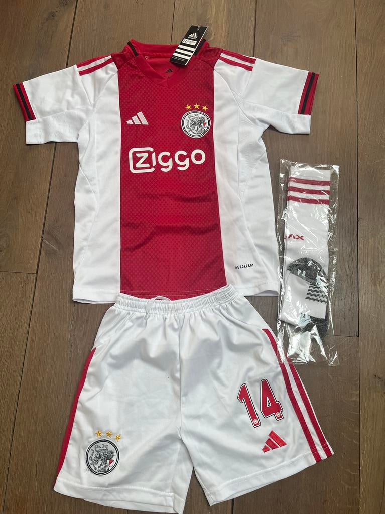 Ajax - like tenue maat 24, Ophalen of Verzenden, Nieuw, Meisje, Sport- of Zwemkleding