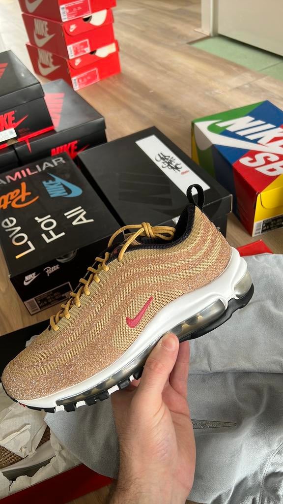 Nike Air Max 97 LXX x Swarovski Gold 38.5eu, Kleding | Dames, Schoenen, Ophalen of Verzenden, Nieuw, Overige kleuren, Sneakers of Gympen