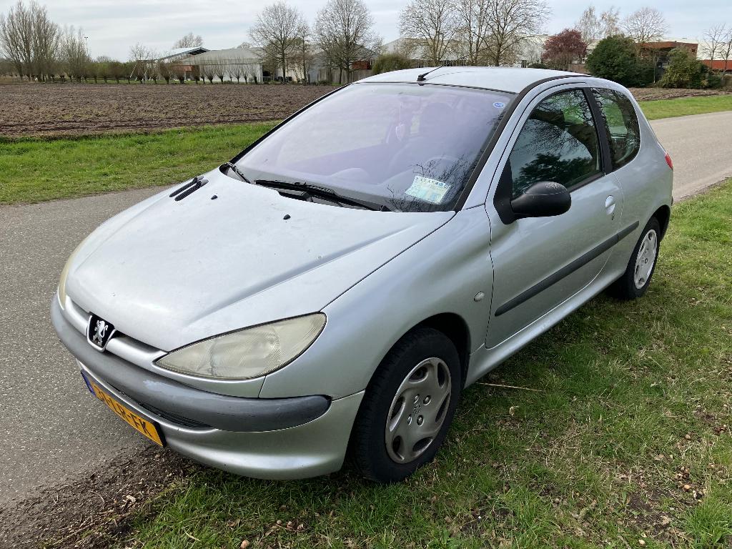 Peugeot 206 1.4 3D zilver, Voorwielaandrijving, Stof, 4 cilinders, Origineel Nederlands
