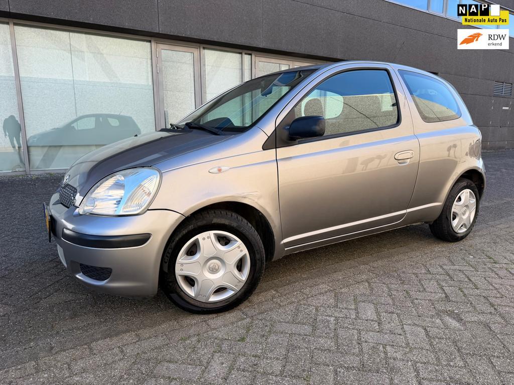 Toyota Yaris 1.3 VVT-i Idols AIRCO BJ 10-2003 APK 11-2026, Voorwielaandrijving, Gebruikt, 31 €/maand, 4 cilinders