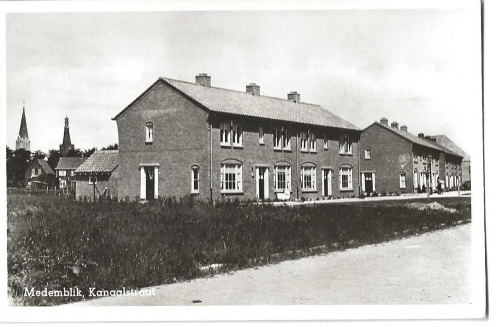 Jt25-98  Medemblik  Kanaalstraat, Verzamelen, Ansichtkaarten | Nederland, Verzenden, 1940 tot 1960, Ongelopen, Noord-Holland