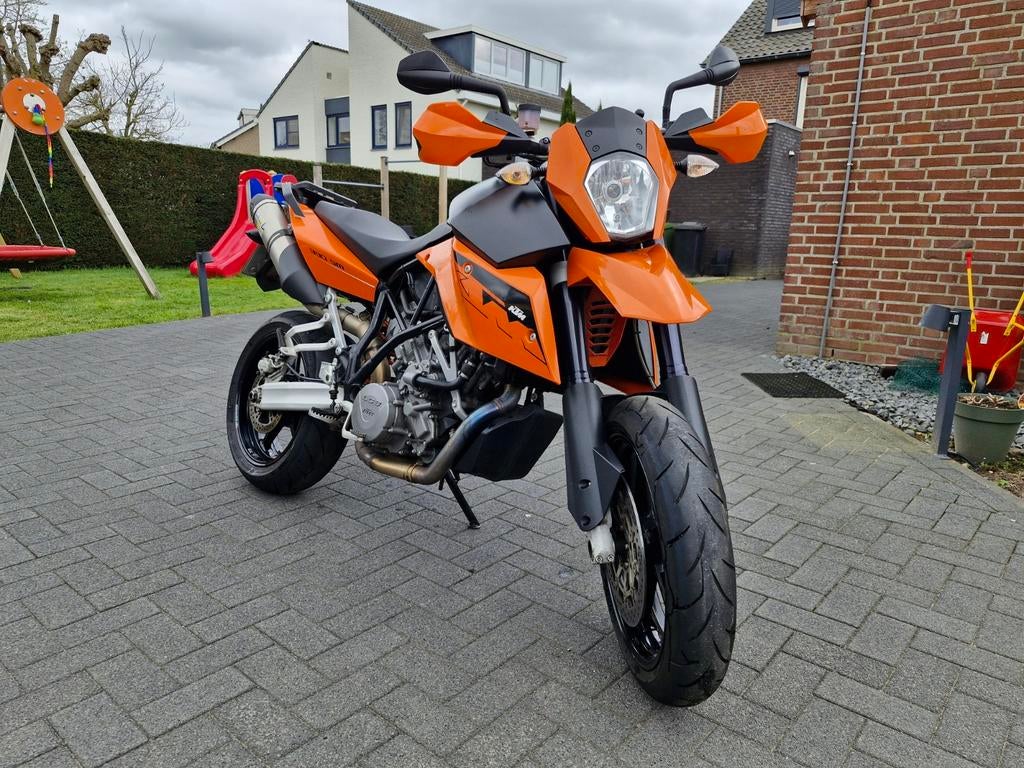 KTM 990 SM met lage kilometerstand en hoge fun-factor, Motoren, 2 cilinders, Sportuitlaat, Motorrijbewijs A, Particulier