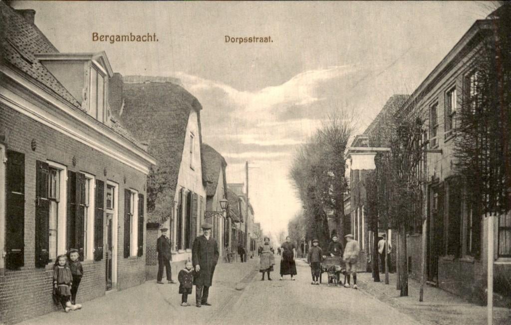 Bergambacht - Dorpsstraat - Straatbeeld, Ophalen of Verzenden, Voor 1920, Gelopen, Zuid-Holland