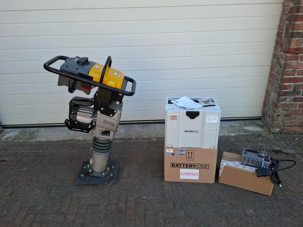 Wacker Neuson AS50 stamper met nieuwe accu en lader, Tuin en Terras, Hand-tuingereedschap, Ophalen