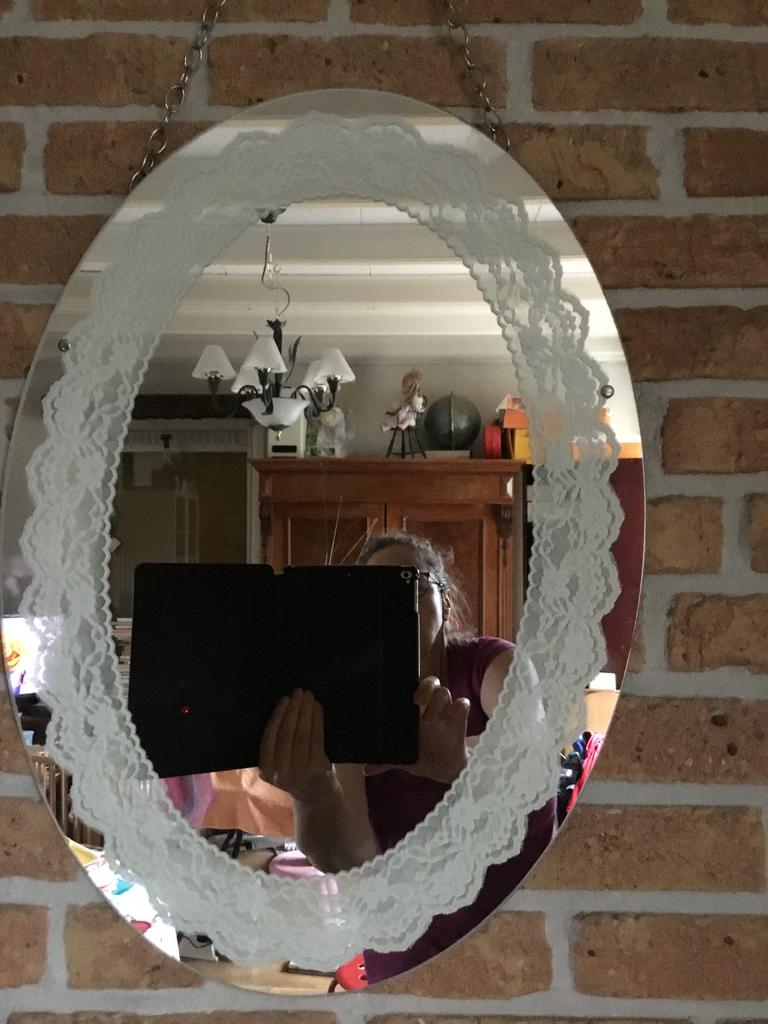 Spiegel ovaal van Ikea, Minder dan 50 cm, Ophalen of Verzenden, Zo goed als nieuw, Minder dan 100 cm