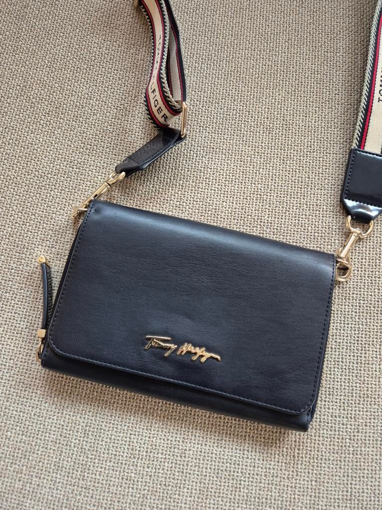 Tommy Hilfiger schoudertas donkerblauw met logo band, Ophalen of Verzenden, Zo goed als nieuw, Blauw, Overige merken