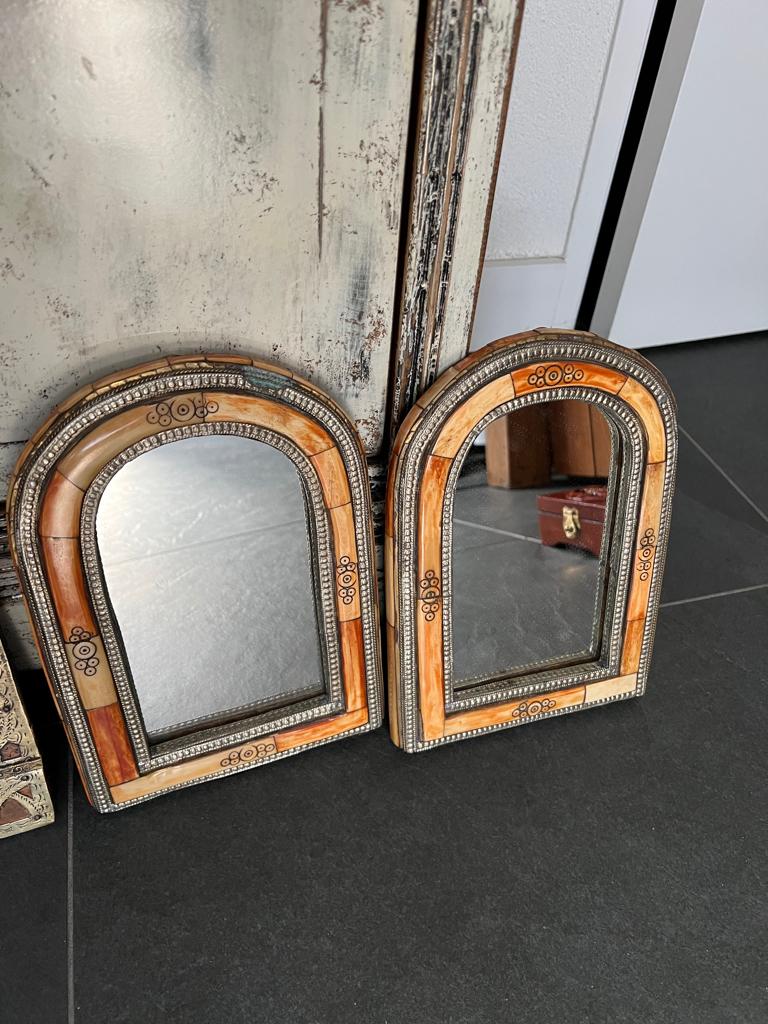 Marokkaanse spiegel handwerk metaal steen oosters 1001, Huis en Inrichting, Woonaccessoires | Spiegels, Gebruikt, Ophalen of Verzenden