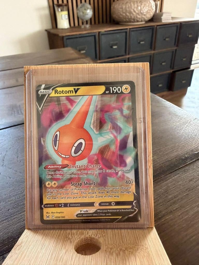 Pokemon Rotom V, Ophalen of Verzenden, Zo goed als nieuw, Losse kaart, Foil