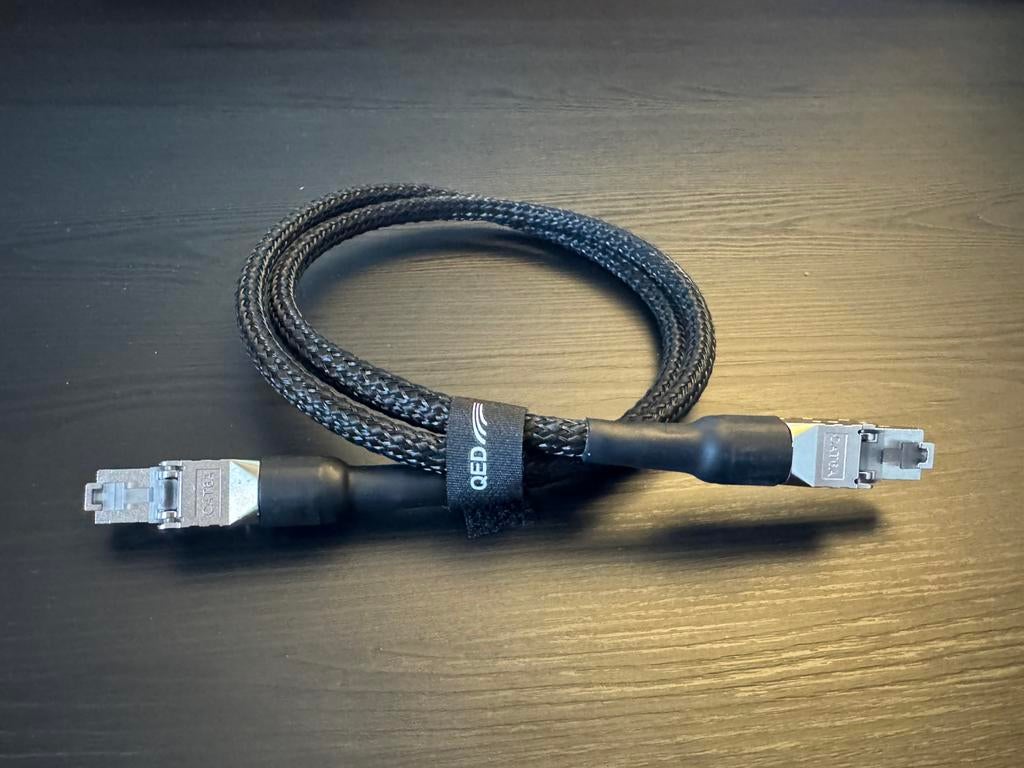 High end streaming kabel (QED), Ophalen of Verzenden, Zo goed als nieuw, Minder dan 2 meter