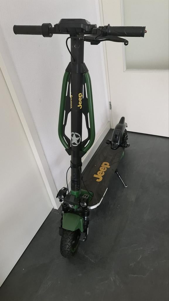 Tekoop : jeep 2xe  bouwjaar 2022, Fietsen en Brommers, Steps, Ophalen of Verzenden, Zo goed als nieuw, Gewone step