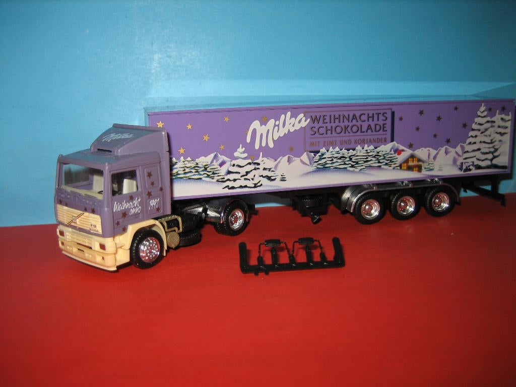 Milka - Choco  VOLVO F-12  met oplegger  Herpa/Albedo, Ophalen of Verzenden, Zo goed als nieuw, Bus of Vrachtwagen, Herpa