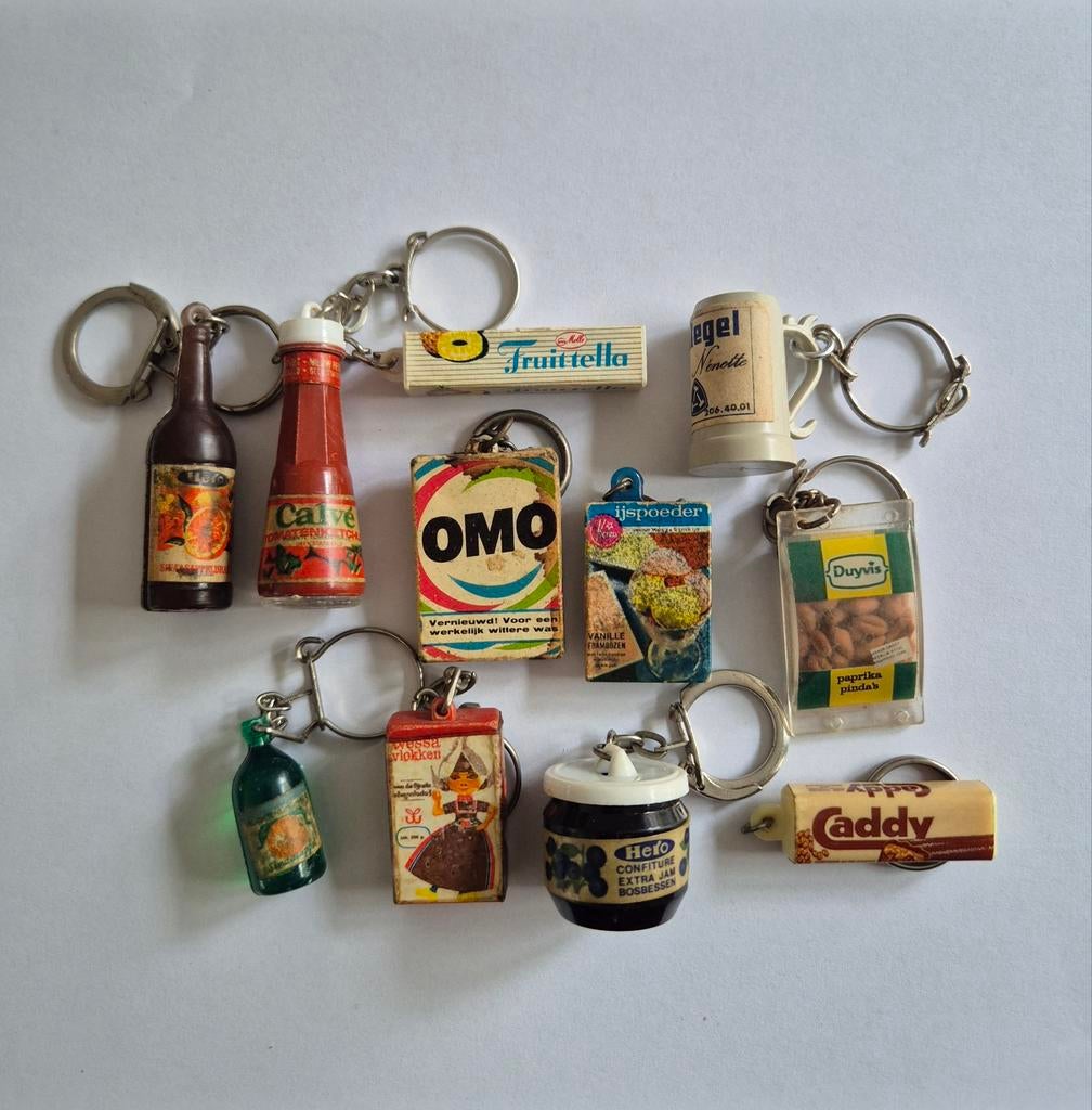 Set van 11 Vintage/Retro Miniatuur Sleutelhangers, Ophalen of Verzenden