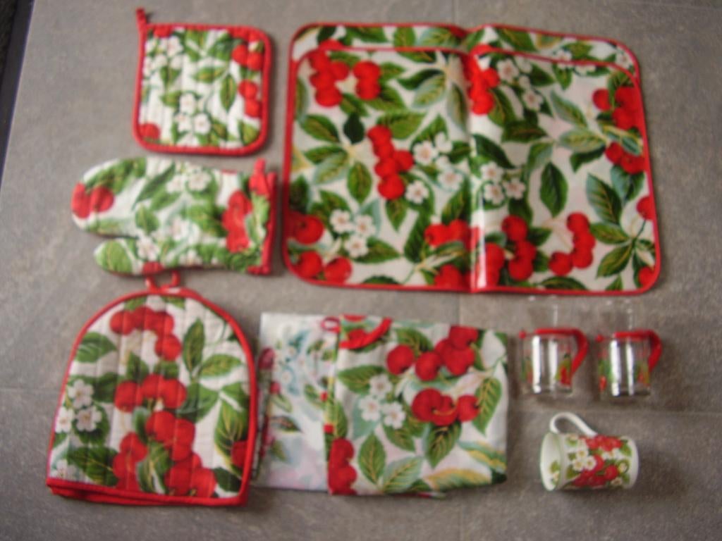 7 kersen-items, Verzamelen, Ophalen of Verzenden