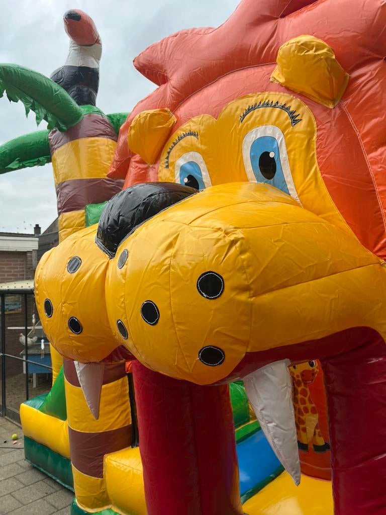 Springkussen huren Goirle - Tilburg- Waalwijk - Hilvarenbeek, Hobby en Vrije tijd, Feestartikelen | Verhuur, Ophalen, Zo goed als nieuw