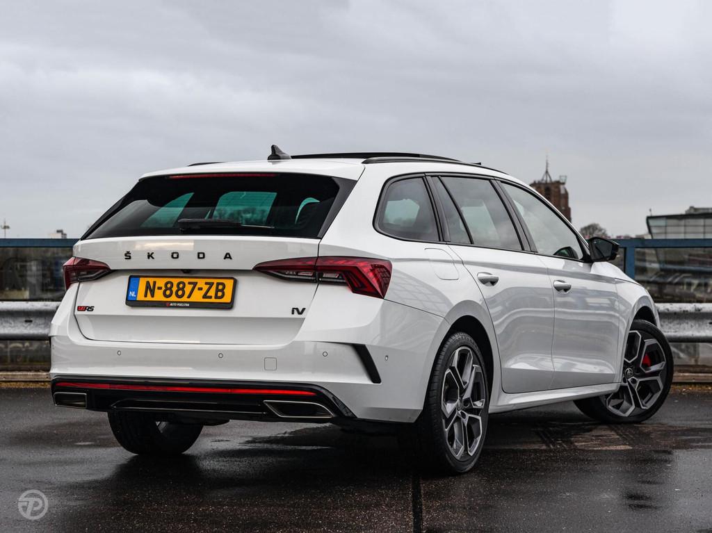 Skoda Octavia Combi 1.4 TSI RS iV PHEV Business 245 PK Panor, Stof, Gebruikt, 4 cilinders, Wit