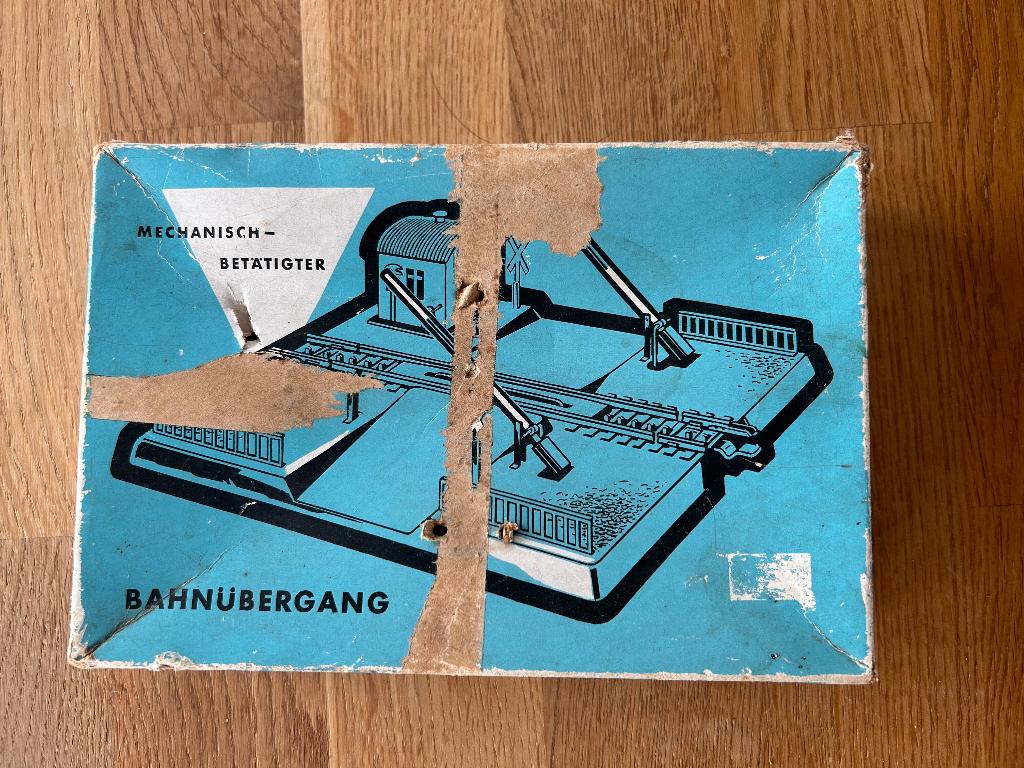 Märklin H0 overweg 7390 + baanontwerpen boekje, Hobby en Vrije tijd, Modeltreinen | H0, Wisselstroom, Gebruikt, Verzenden, Overige typen