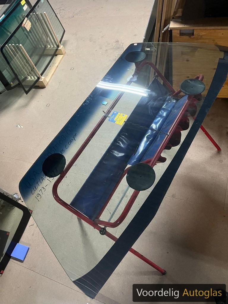 OLDSMOBILE CUTLASS CPE 1973 - 1977 VOORRUIT GROEN / BLAUWE Z, -, -, Nieuw, Ophalen of Verzenden