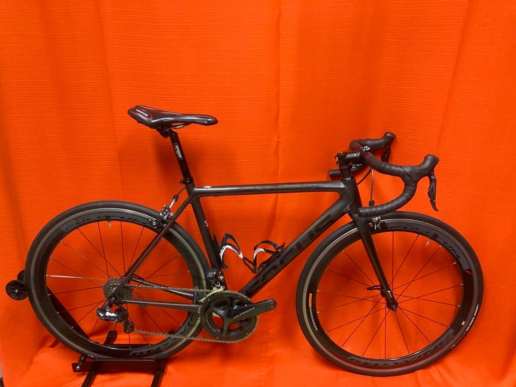 Focus izalco raceriets 52 cm carbon wielen en powermeter