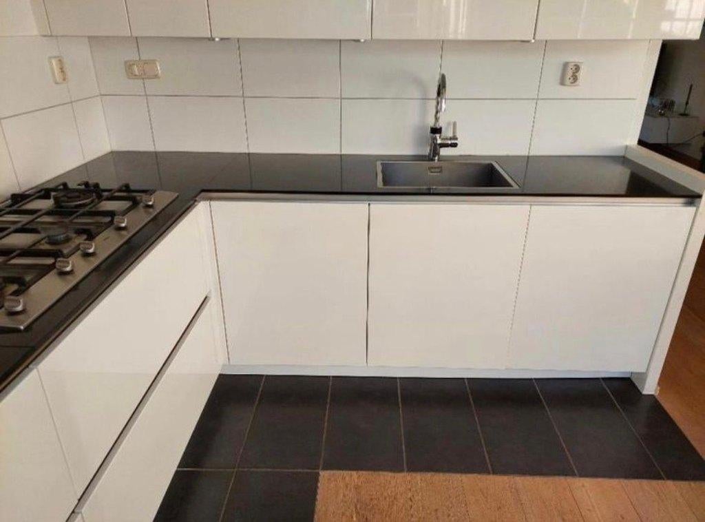 Nette witte greeploze hoogglans hoekkeuken GEDEMONTEERD, Wit, Hoekkeuken, Ophalen of Verzenden, Zo goed als nieuw