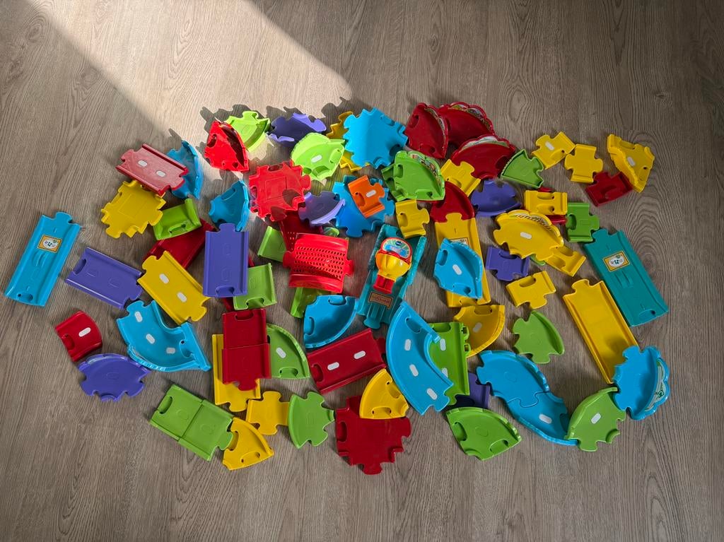 Toet toet autos / Lanceerbaan met 80 losse baandelen, Ophalen of Verzenden, Gebruikt, Jongen of Meisje