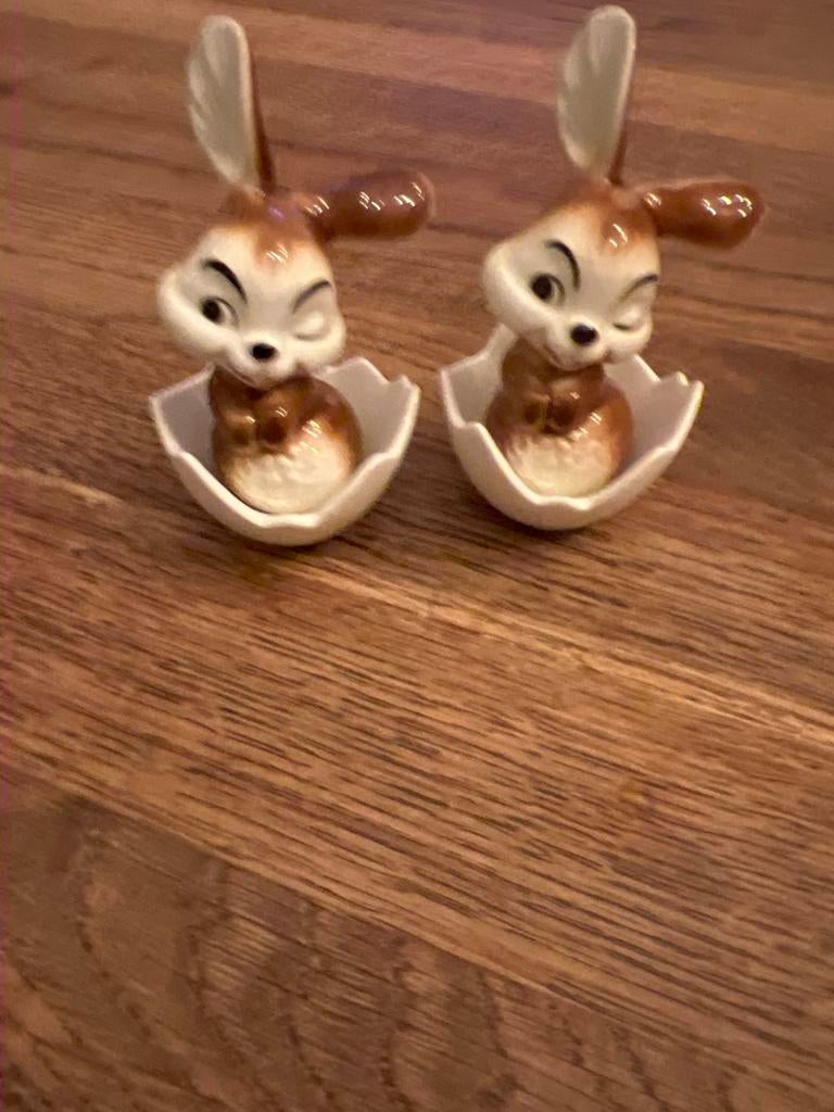 Twee goebel konijntjes in ei, Ophalen of Verzenden