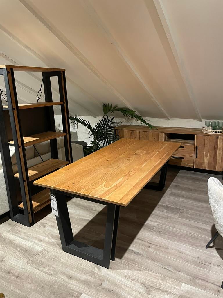 Opruiming woonserie Makalu tafel boekenkast en dressoir, Ophalen