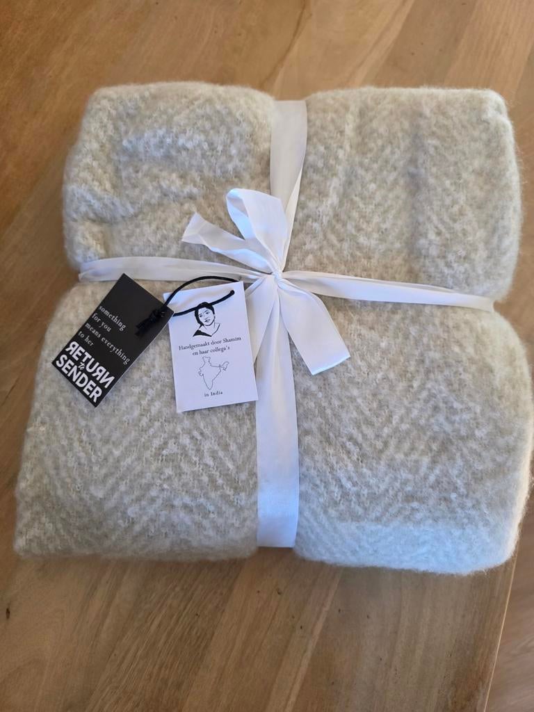 Return to sender plaid NIEUW, Huis en Inrichting, Woonaccessoires | Plaids en Woondekens, Ophalen of Verzenden, Nieuw