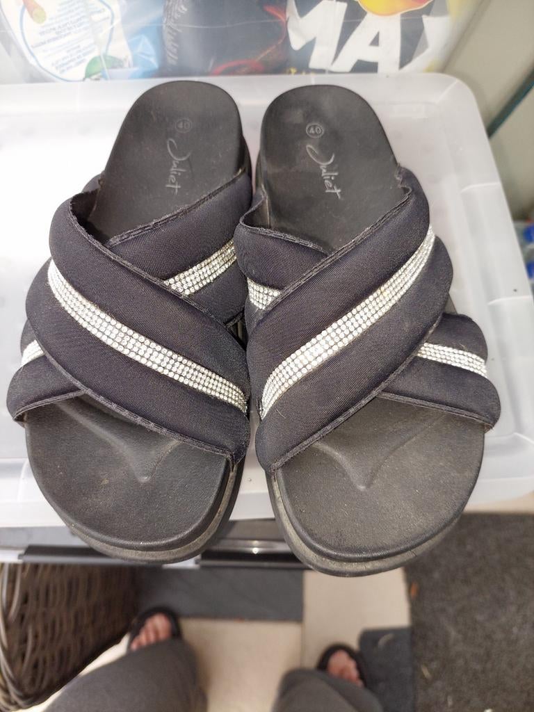 Slippers maat 40, Ophalen of Verzenden, Zo goed als nieuw, Zwart, Slippers