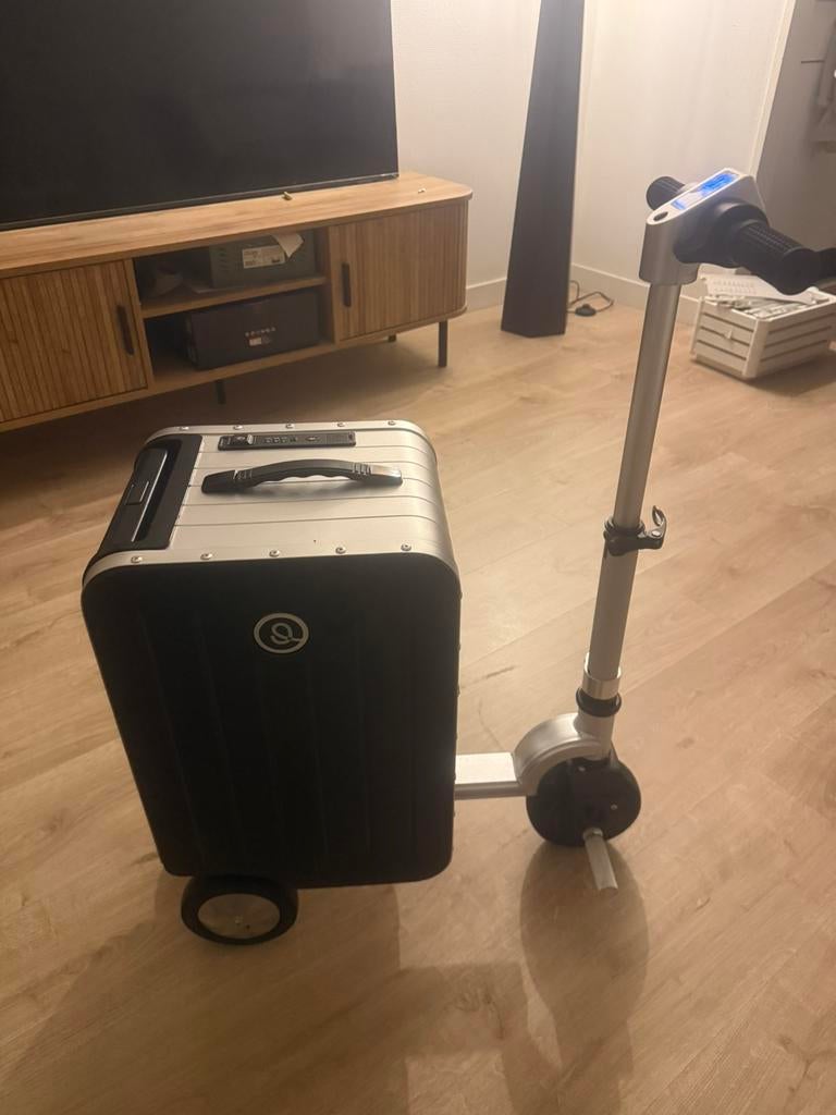 Airwheel rijdbare koffer, Ophalen, Zo goed als nieuw, Hard kunststof, Minder dan 50 cm