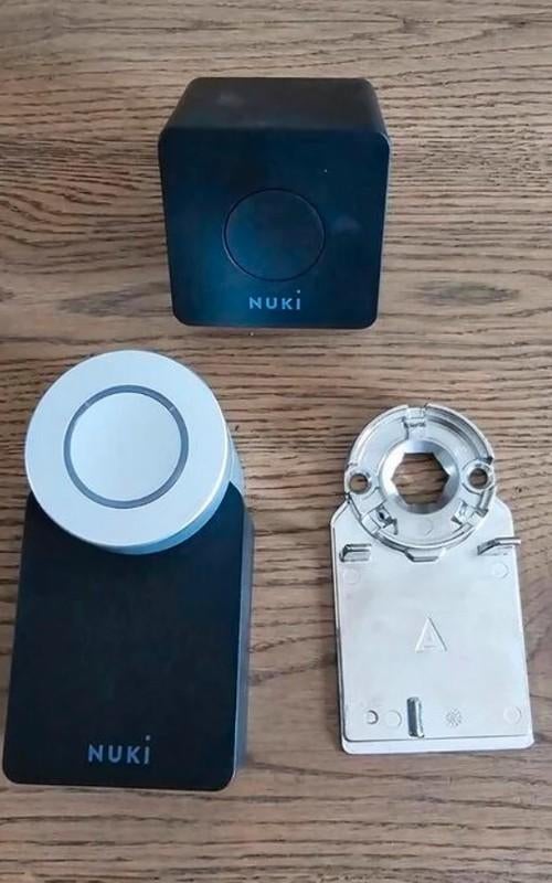 Nuki smart Lock+bridge, Ophalen of Verzenden, Zo goed als nieuw, Overige materialen, Slot