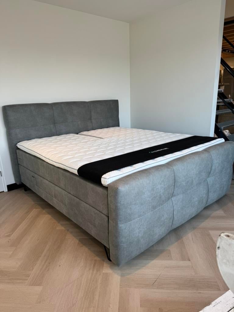 BOXSPRING ELEKTRISCHE VERSTELBAAR 200x210 BOXSPRING 200210, ERIC KUSTER, Verzenden, 210 cm, 180 cm